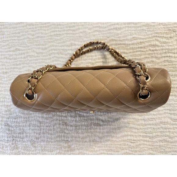 CHANEL CLASSIC DOUBLE FLAP MEDIUM CAVIAR LEATHER - LIKE NEW CONDITION - Picture 7 of 16